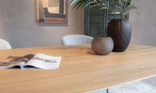 Eettafel met fineer blad in eikenlook en strakke randafwerking