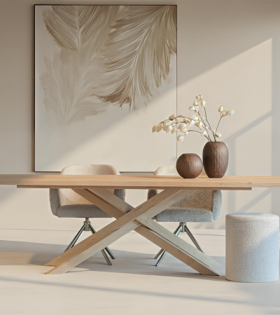 Eiken tafel met strakke lijnen en zachte, natuurlijke houtkleur