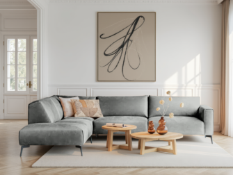 Lichtgrijze hoekbank met zachte stof en royale zitvlakken