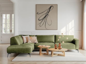 Mosgroene hoekbank met compacte vorm en comfortabele zitvlakken