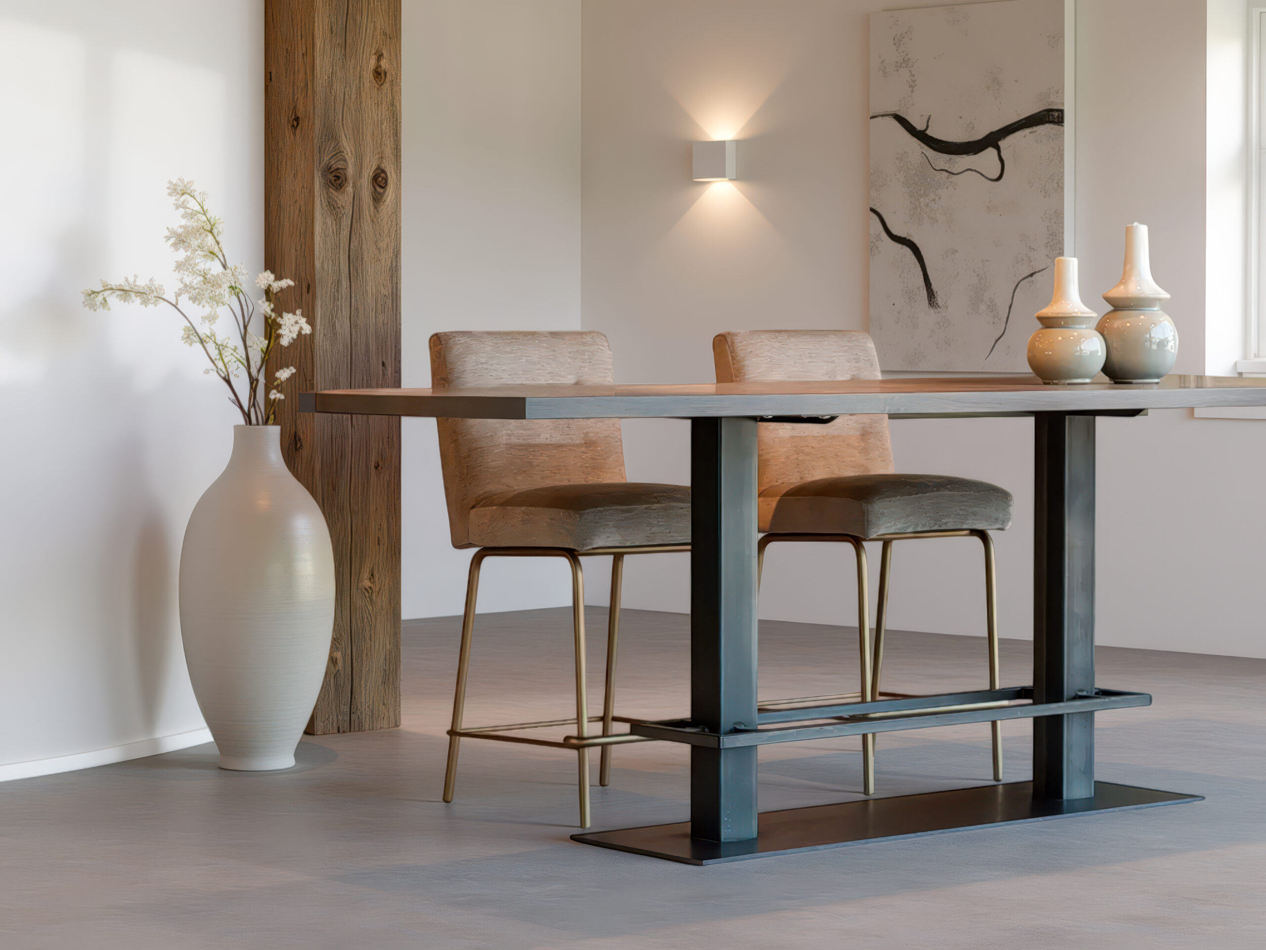 Stoere bartafel met een robuust tafelblad van massief eiken