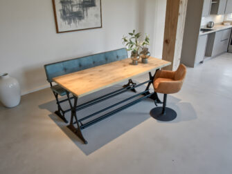 Eyecatcher in elke ruimte door de combinatie van robuust hout en rank metaal