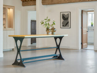 bartafel met een ambachtelijke uitstraling door het natuurlijke eikenhout