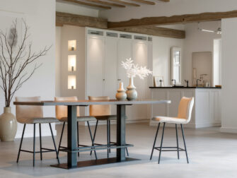 Bartafel met een solide uitstraling dankzij het dikke eiken blad