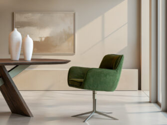 Eetkamerstoel Athene - Eppic select gerra moss - onderstel g - metaalkleur champagne Eetkamerstoel met uitnodigend zitvlak en elegante belijning