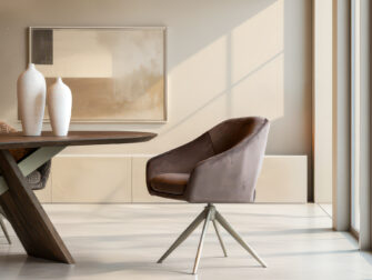 Eetkamerstoel Doriana - Eppic select fresh espresso - onderstel t - metaalkleur sunstone Elegante draaistoel met geïntegreerde armleuningen en zachte bekleding