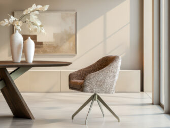 Eetkamerstoel Doriana - Eppic select mirtillo liver - onderstel e - metaalkleur champagne Stijlvolle draaistoel met fluwelen afwerking en elegante vorm