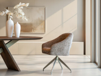 Eetkamerstoel Doriana - Eppic select mirtillo liver - onderstel r - metaalkleur champagne Tijdloze stoel met zachte zitting en strakke metalen poten