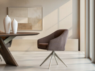 Eetkamerstoel Doriana - Eppic select moric brown - onderstel t - metaalkleur sunstone Luxe gestoffeerde stoel met armleuningen en minimalistisch onderstel