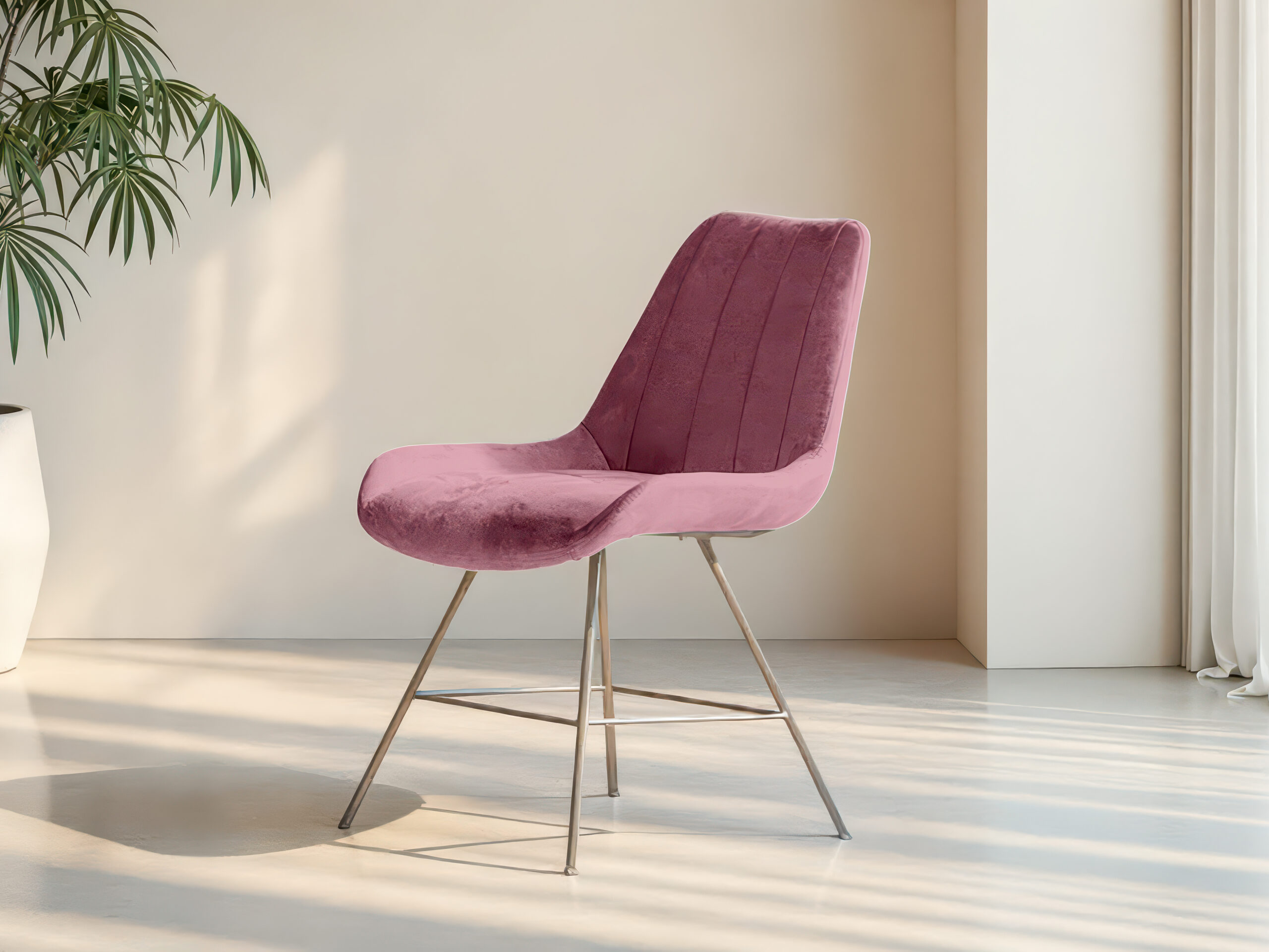 Eetkamerstoel met ronde rugleuning en stevige basis