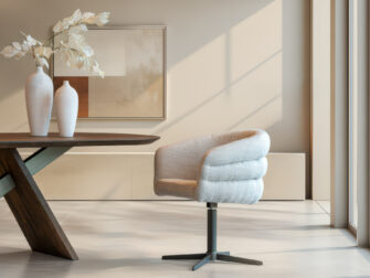 Eetkamerstoel Imola - be amazing cream - onderstel iras - metaalkleur anodic bruin Luxe eetkamerstoel met zachte bekleding en stijlvol onderstel