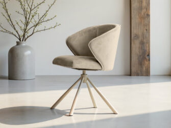 Eetkamerstoel Kayali - adore natural - onderstel c - metaalkleur magnum Naturel eetkamerstoel met velvet bekleding en draaivoet