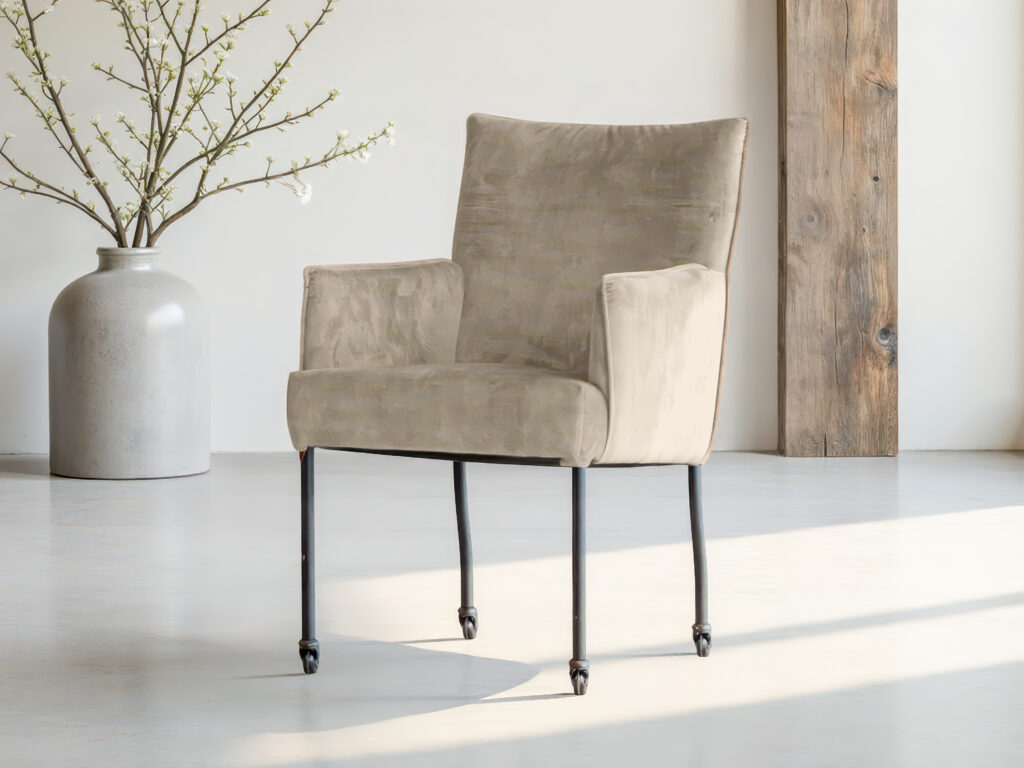 Eetkamerstoel met moderne look en stevige rugleuning