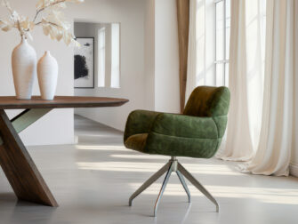 Eetkamerstoel Naxos - Eppic select country moss - onderstel r - metaalkleur champagne Eetkamerstoel in donkergroen fluweel met draaibare champagne voet