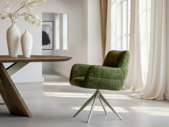 Eetkamerstoel Naxos - Eppic select country moss - onderstel t - metaalkleur sunstone Groenfluwelen eetkamerstoel met armleuningen en stervormig metalen onderstel