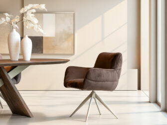 Eetkamerstoel Naxos - Eppic select manilla brown - onderstel t - metaalkleur sunstone Moderne eetstoel met ronde vormen en metalen onderstel