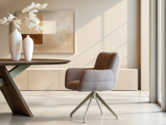 Eetkamerstoel Naxos - Eppic select rimo taupe - onderstel e - metaalkleur champagne Eetkamerstoel met gestroomlijnde rugleuning en armleuningen