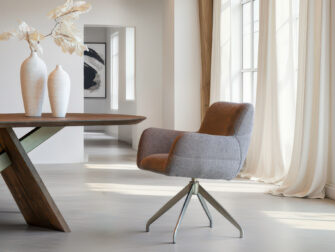 Eetkamerstoel Naxos - Eppic select rimo taupe - onderstel r - metaalkleur champagne Velvet kuipstoel in bruintinten met draaibare, moderne voetstructuur