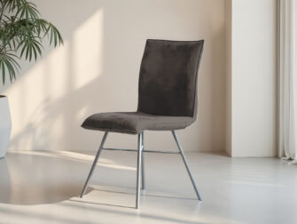 Eetkamerstoel zonder armleuningen met zachte stof en stabiel frame