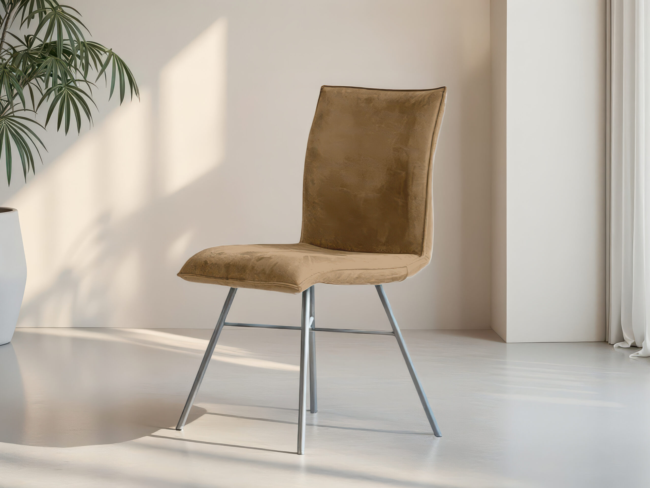 Stoere eetkamerstoel in suède bekleding met stabiele basis