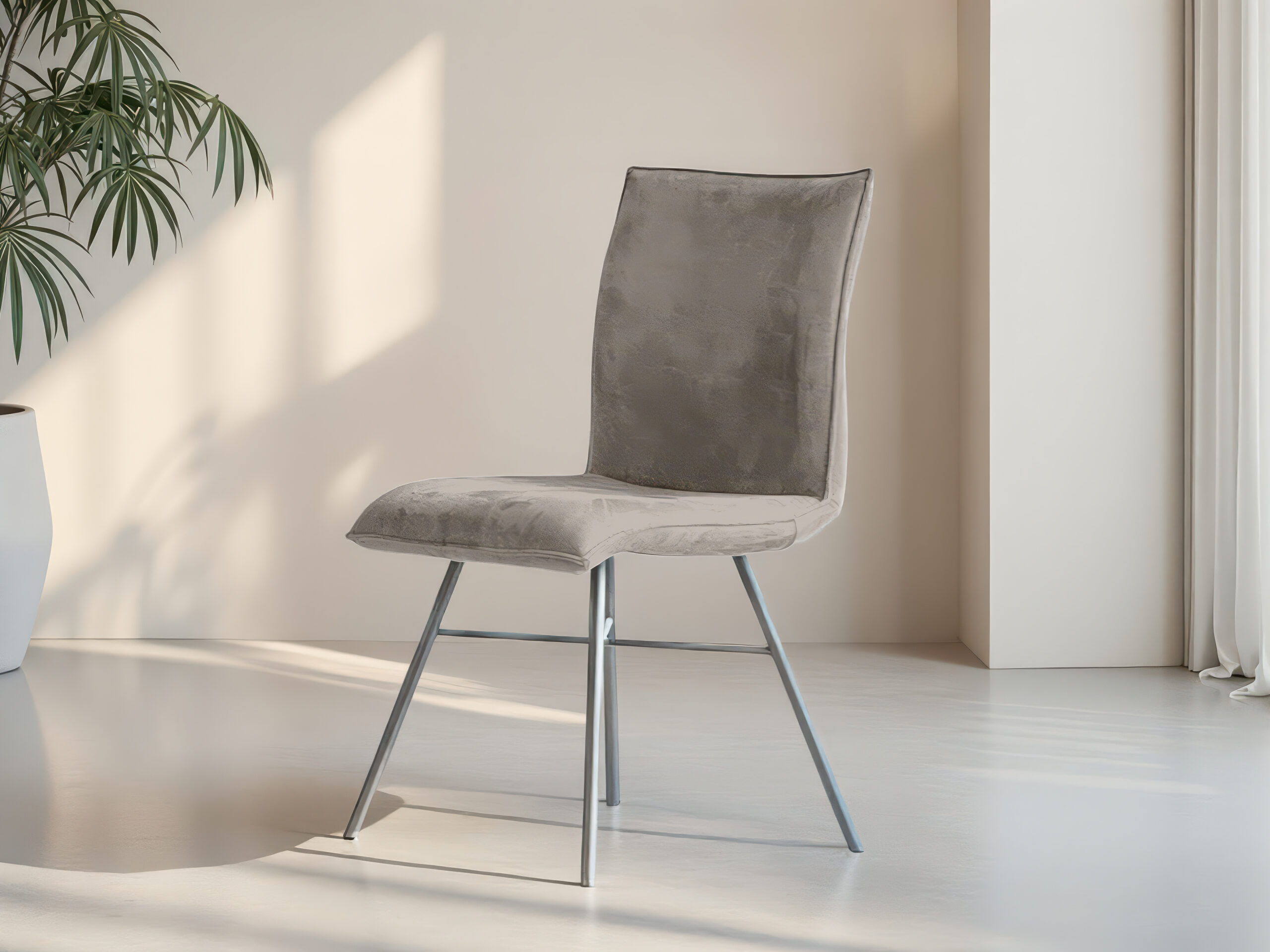 Suède eetkamerstoel met metalen kruisframe en comfortabele zit