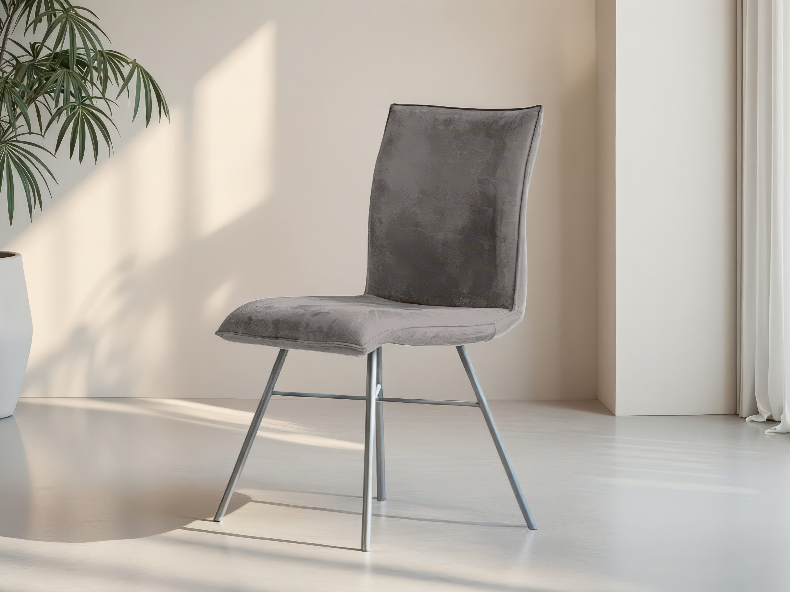 Grijze eetkamerstoel zonder armleuningen met zacht suède en stabiel frame