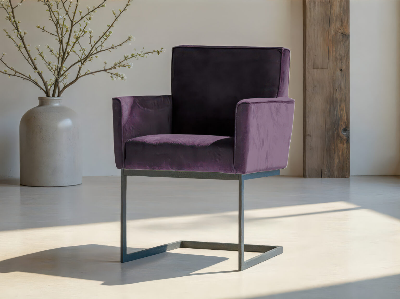 Eetkamerstoel met rechte rug en stevige zitting