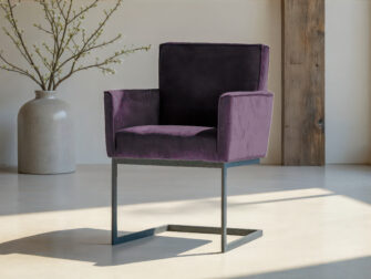 Eetkamerstoel met rechte rug en stevige zitting