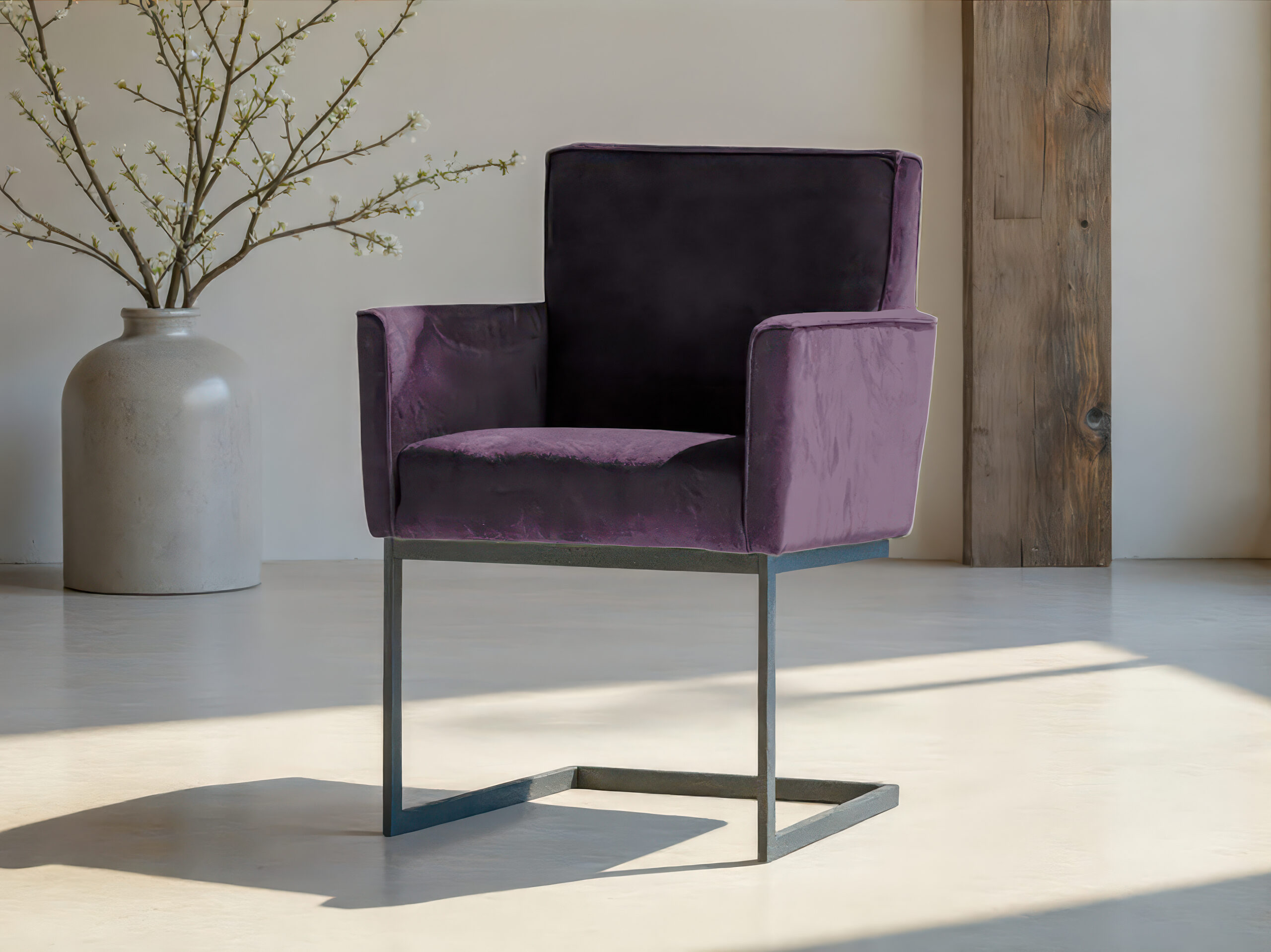 Eetkamerstoel met rechte rug en stevige zitting