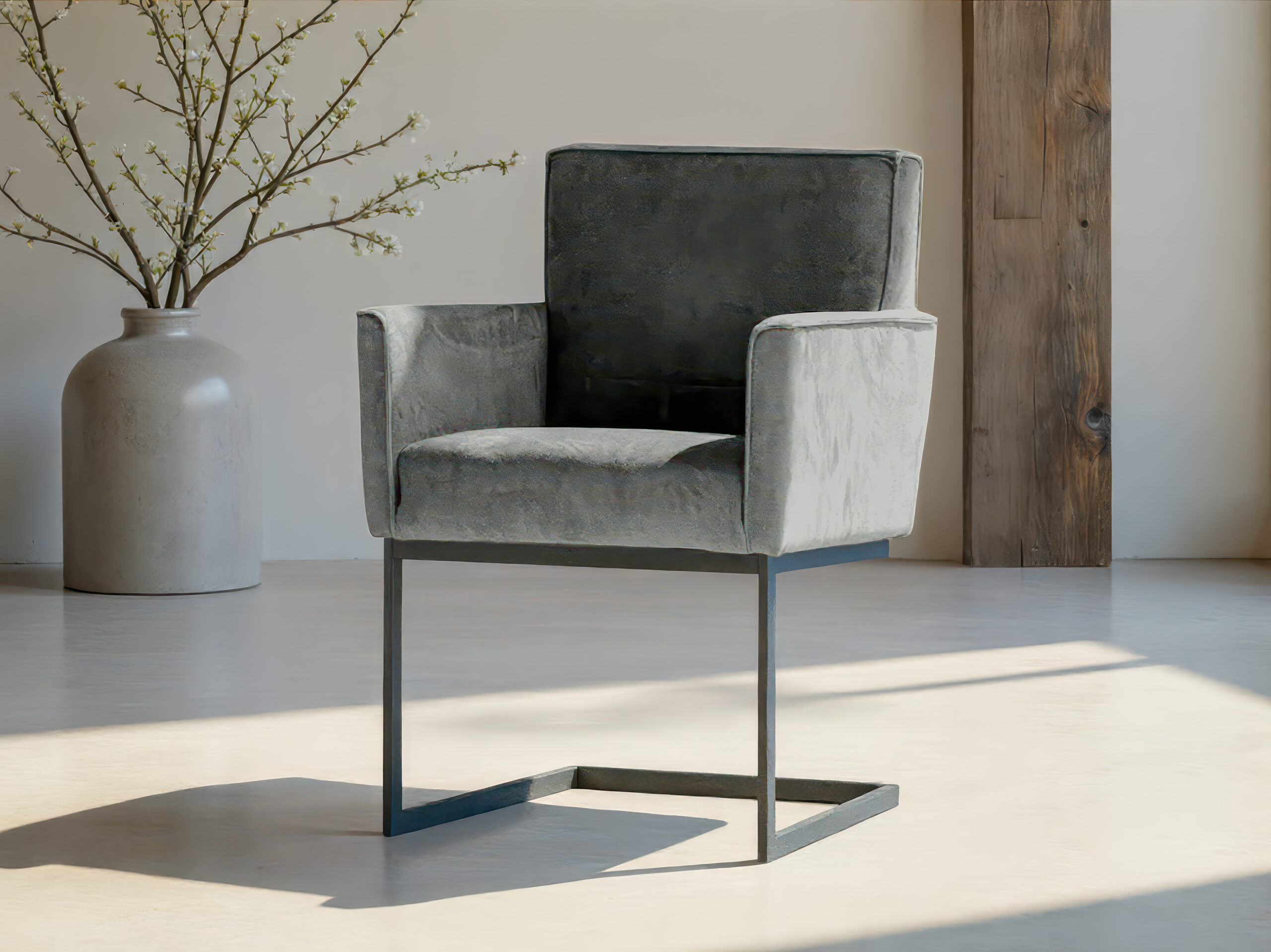 Designstoel met metalen sledepoot