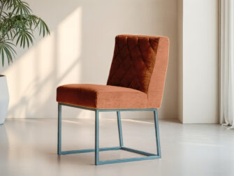 Eetkamerstoel met gestoffeerde zitting en strakke poten