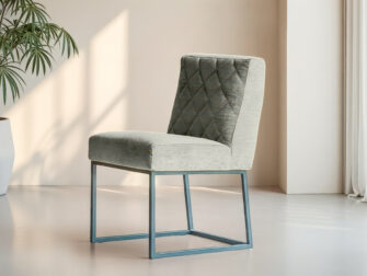 Designstoel met comfortabele zitting en strak frame