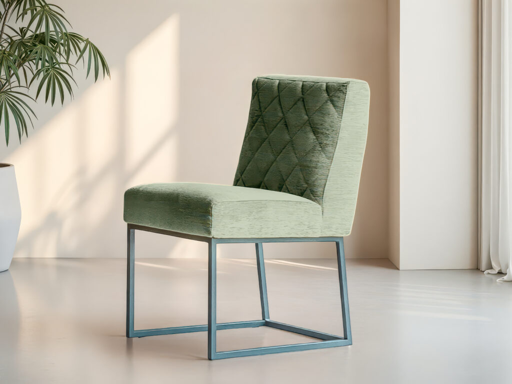 Gestoffeerde stoel met rechte rug en stevige basis