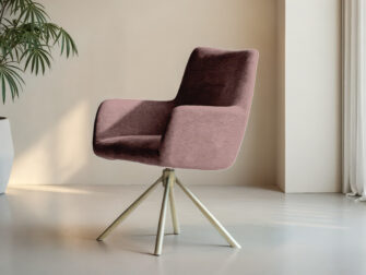 Roze eetkamerstoel met draaibare poten