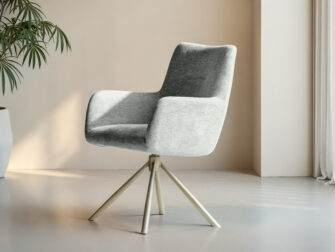 Eetkamerstoel Santorini - mito pearl - onderstel c - metaalkleur oud messing witte eetkamerstoel met draaibare poot