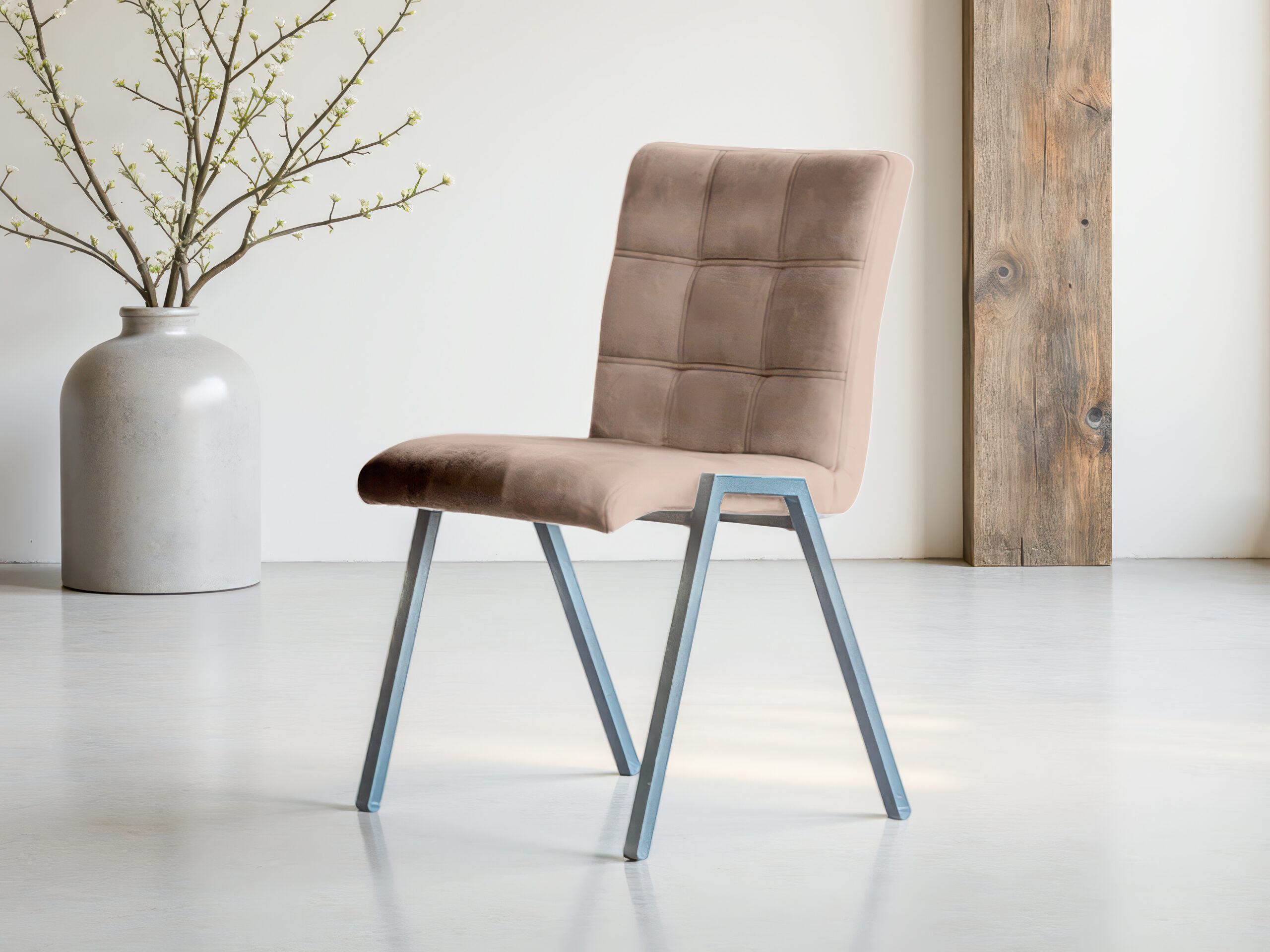 Taupe eetkamerstoel in Scandinavische stijl