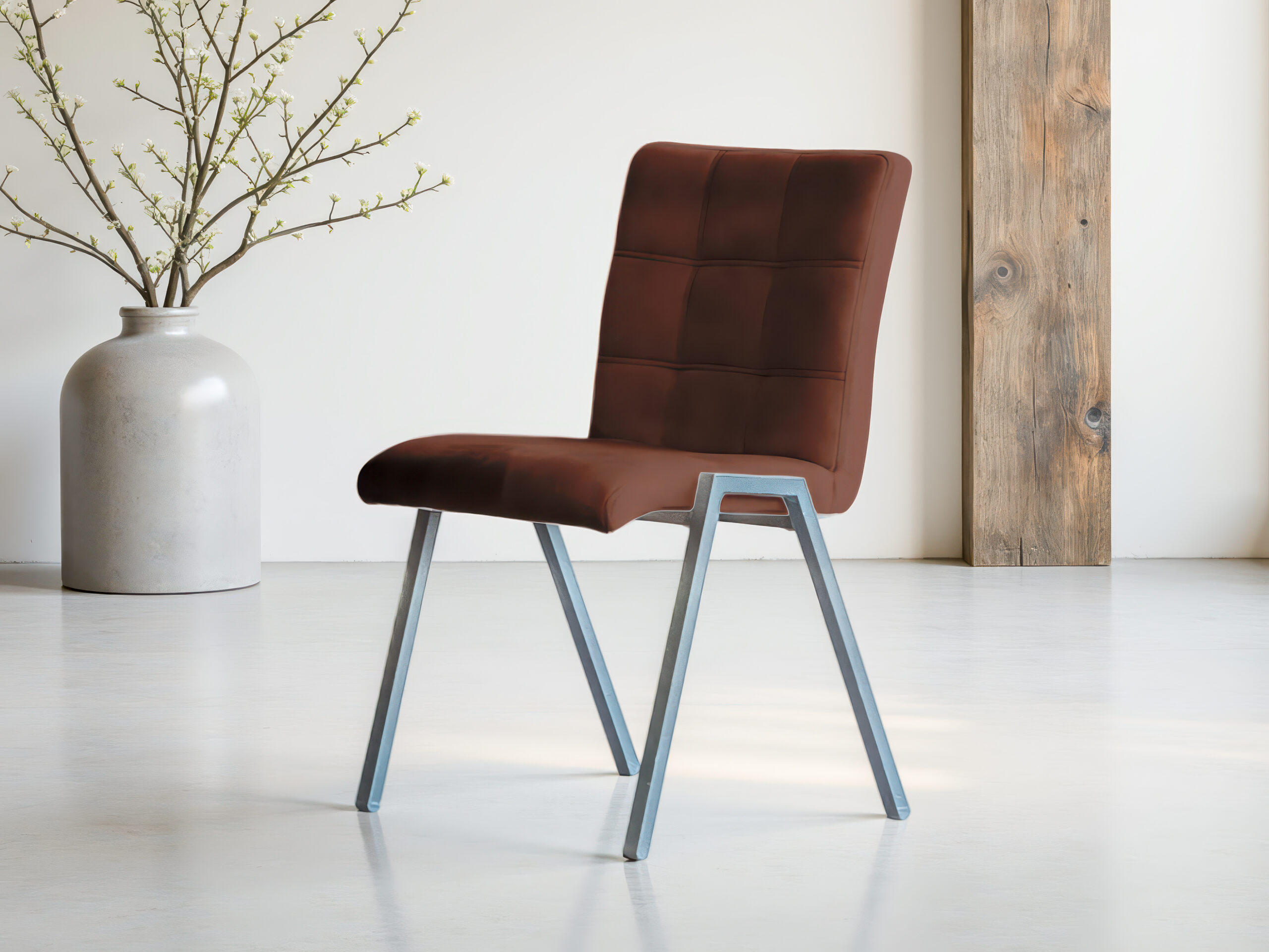 Donkerbruine stoffen stoel voor woonkamer of eetkamer