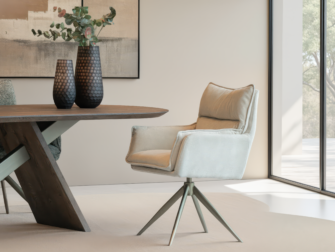 Eetkamerstoel met moderne uitstraling en comfortabele kussens