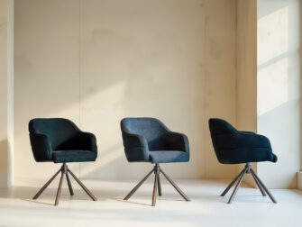 Eetkamerstoelen Fiorentino - guard lava - guard indigo - onderstel c - metaalkleur mocca