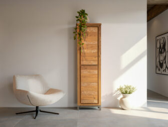 licht rustiek meubel dat uitstekend tot zijn recht komt in een Scandinavische setting