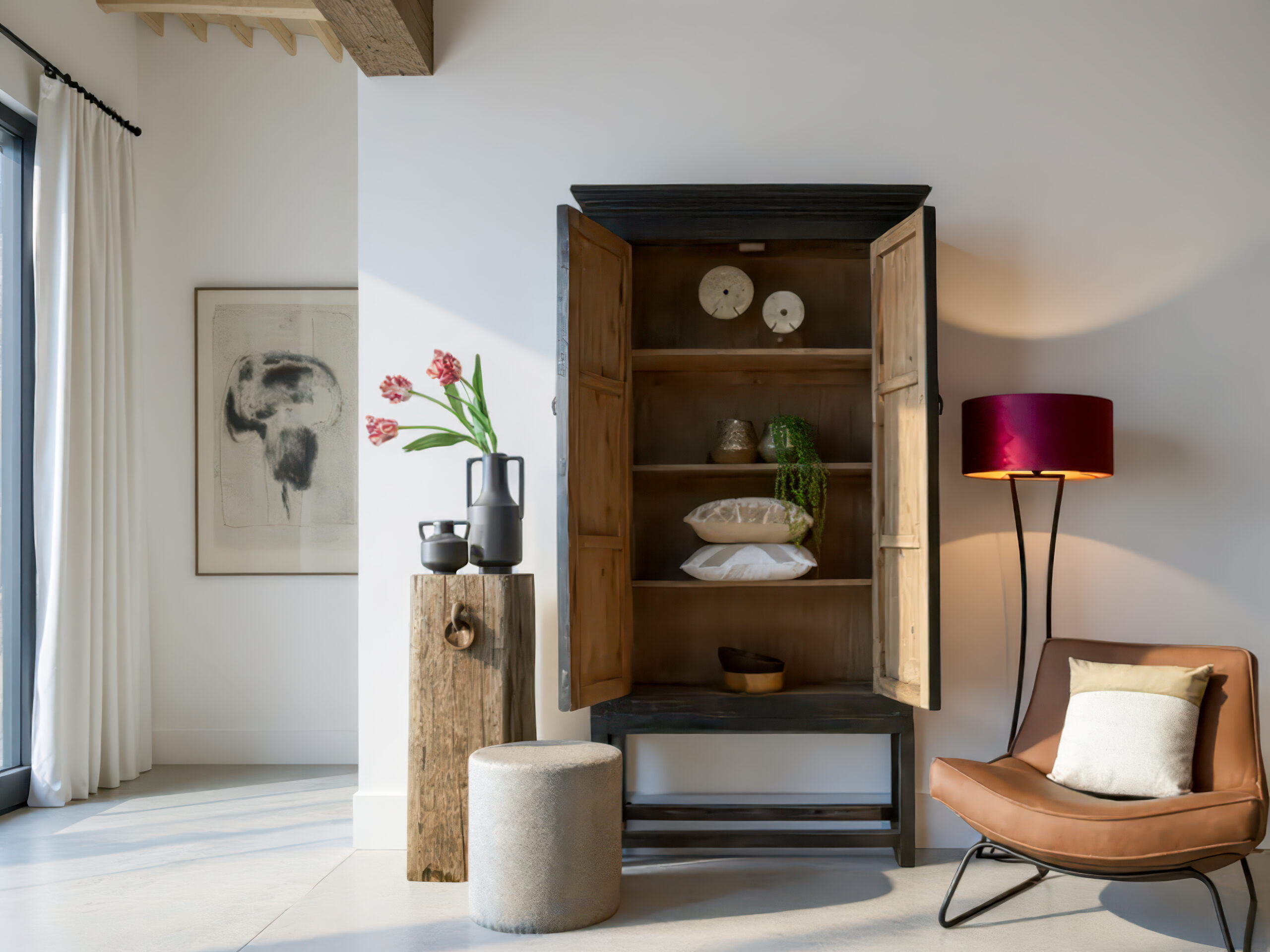 Zwarte kast met landelijke uitstraling