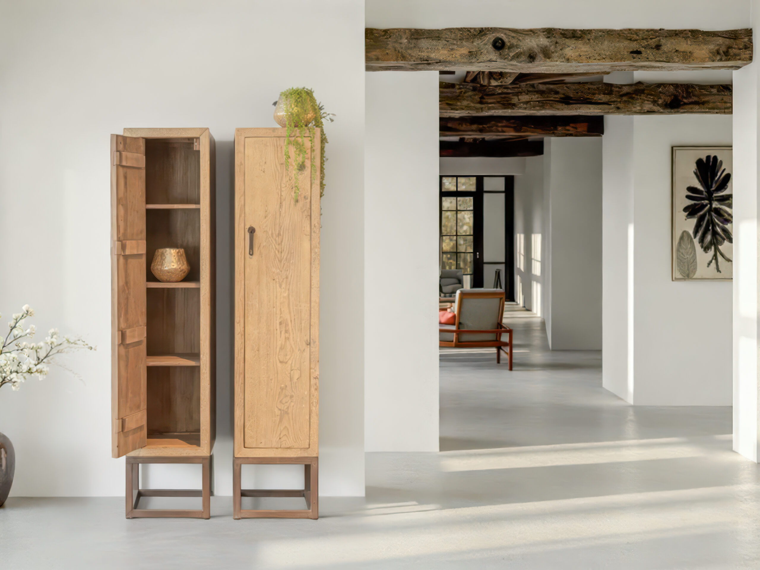 Houten lockerkast in naturel met Chinese handgrepen