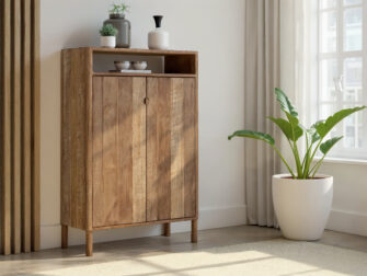 Moderne houten kast met twee deuren en minimalistisch design