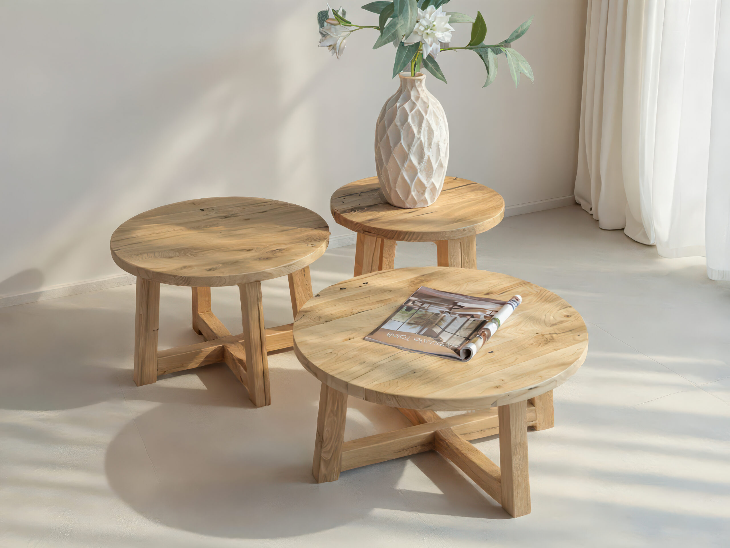 Scandinavische salontafelset in naturel houtkleur, perfect voor een lichte woonkamer