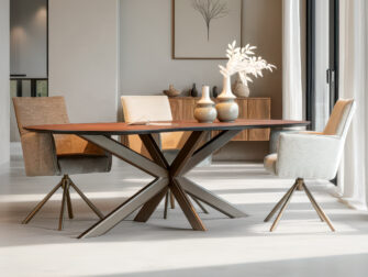 Stijlvolle eettafel met afgeronde bladvorm in HPL en een metalen pootconstructie