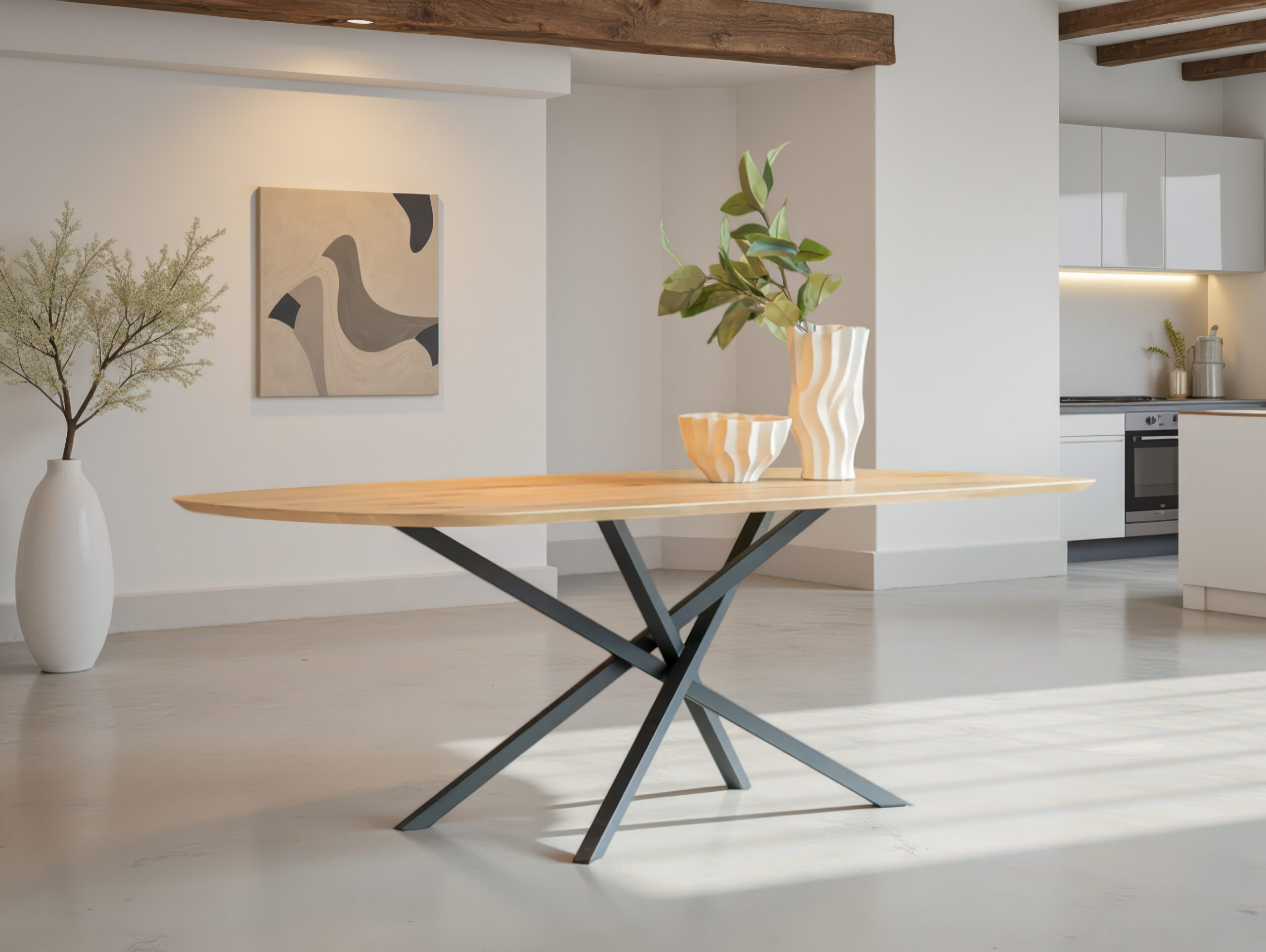 Deens ovale tafel van massief eiken met zachte rondingen