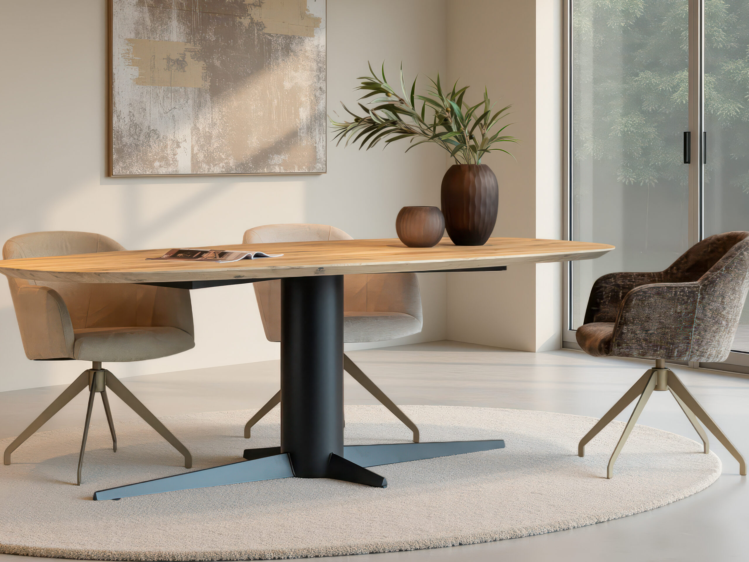 Bruine eetkamerstoel met brons antieke draaipoot