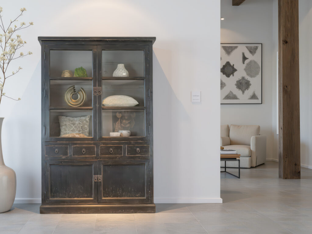 Perfecte vitrinekast voor een rustieke, landelijke woonstijl