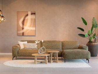 groene bank in een hoekopstelling