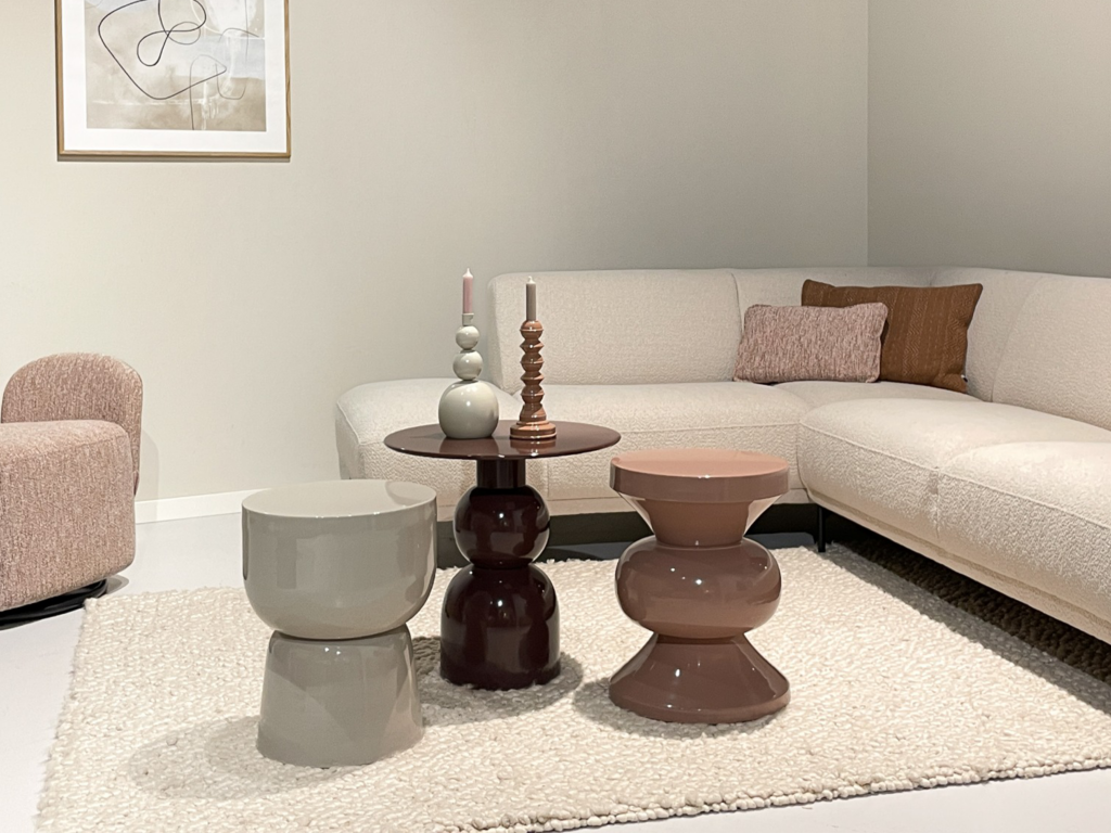 Kleine bijzettafel met elegant silhouet